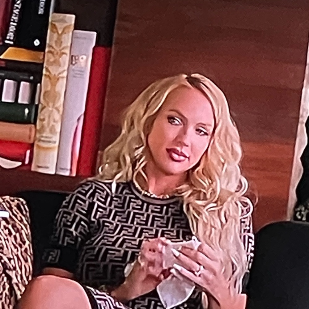 Meet your Posher, Davina